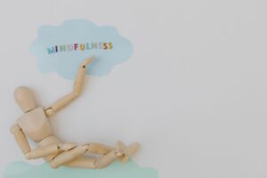 Como a Prática de Mindfulness Pode Transformar Suas Interações Diárias e Aumentar Seu Bem-Estar