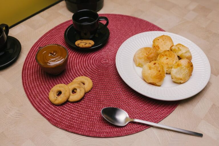 Por que o pão amanhece duro e como recuperar a maciez em 3 minutos no fogão ou micro-ondas