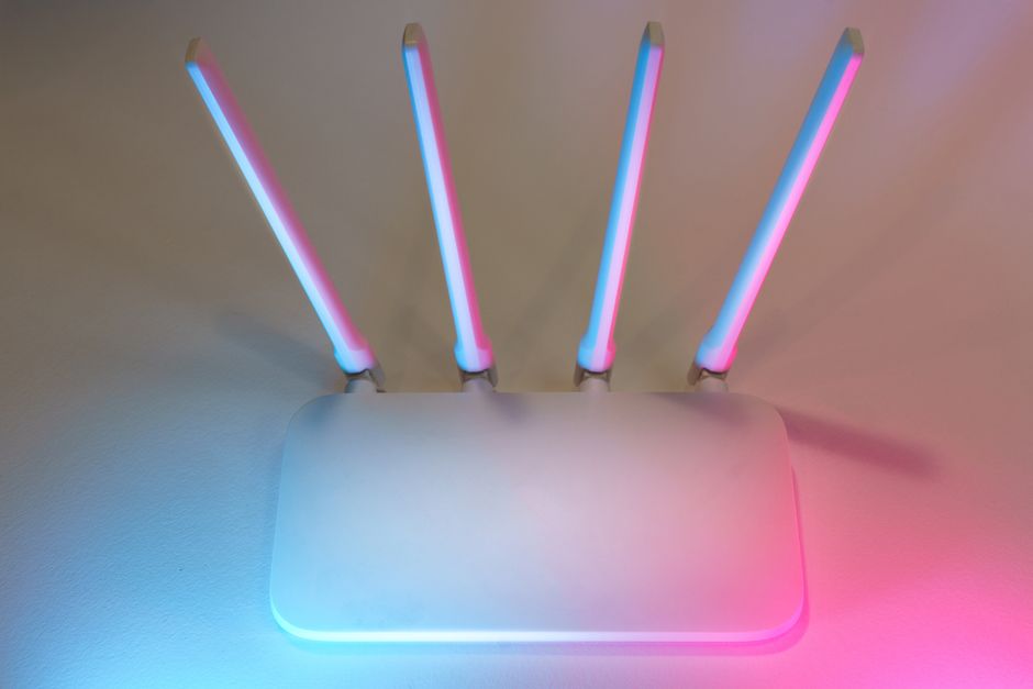 Como configurar e otimizar o Wi‑Fi de casa: passo a passo para posicionar o roteador, escolher canais, separar 2,4 GHz e 5 GHz e ativar WPA3